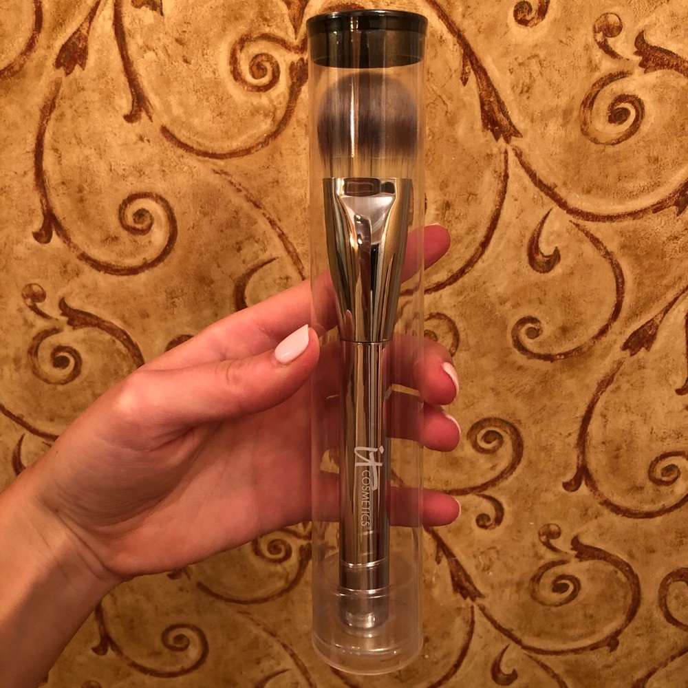 It Cosmetics Heavenly Luxe Paddle Foundation Brush